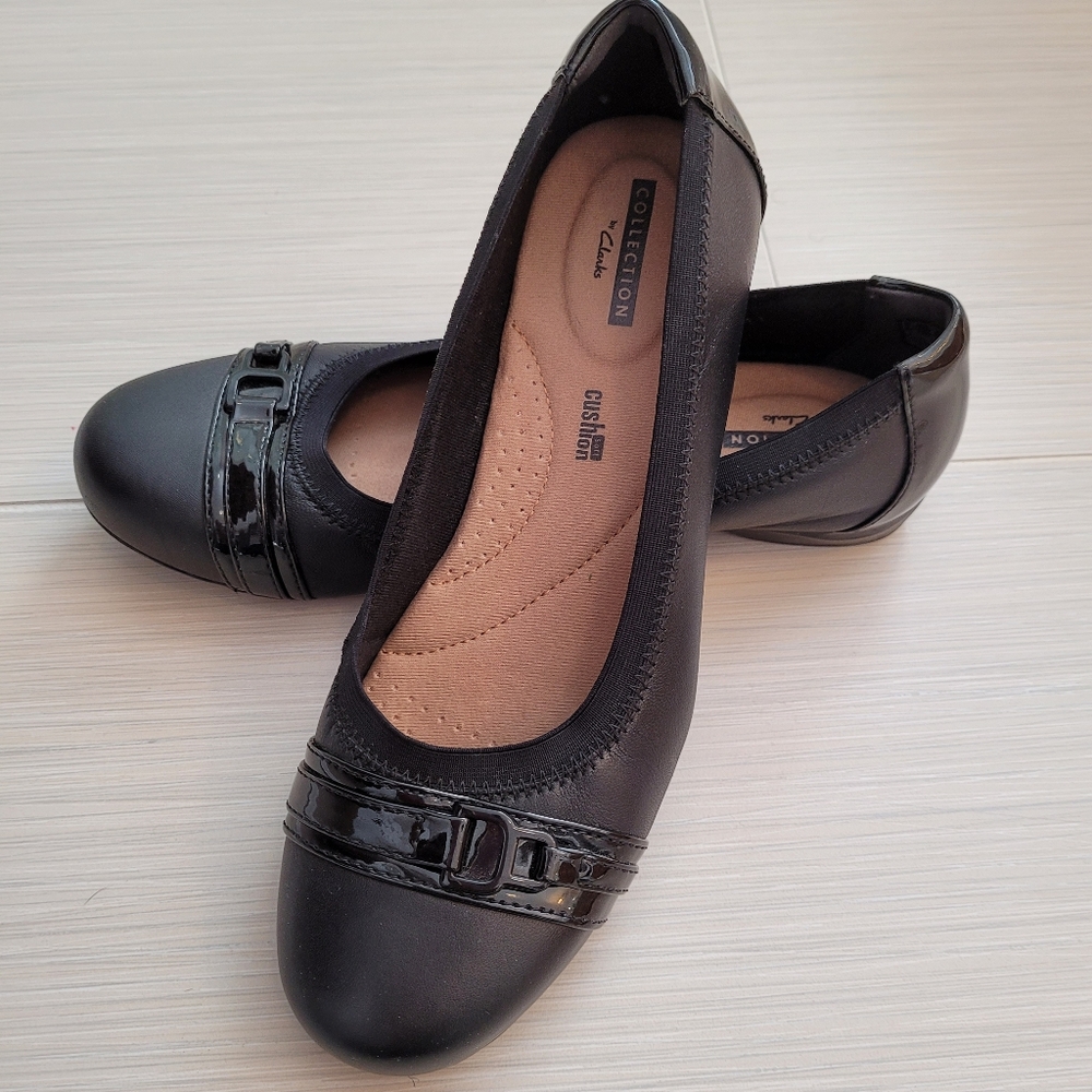 Clarks Women's Flats with Glossy Accent, Black